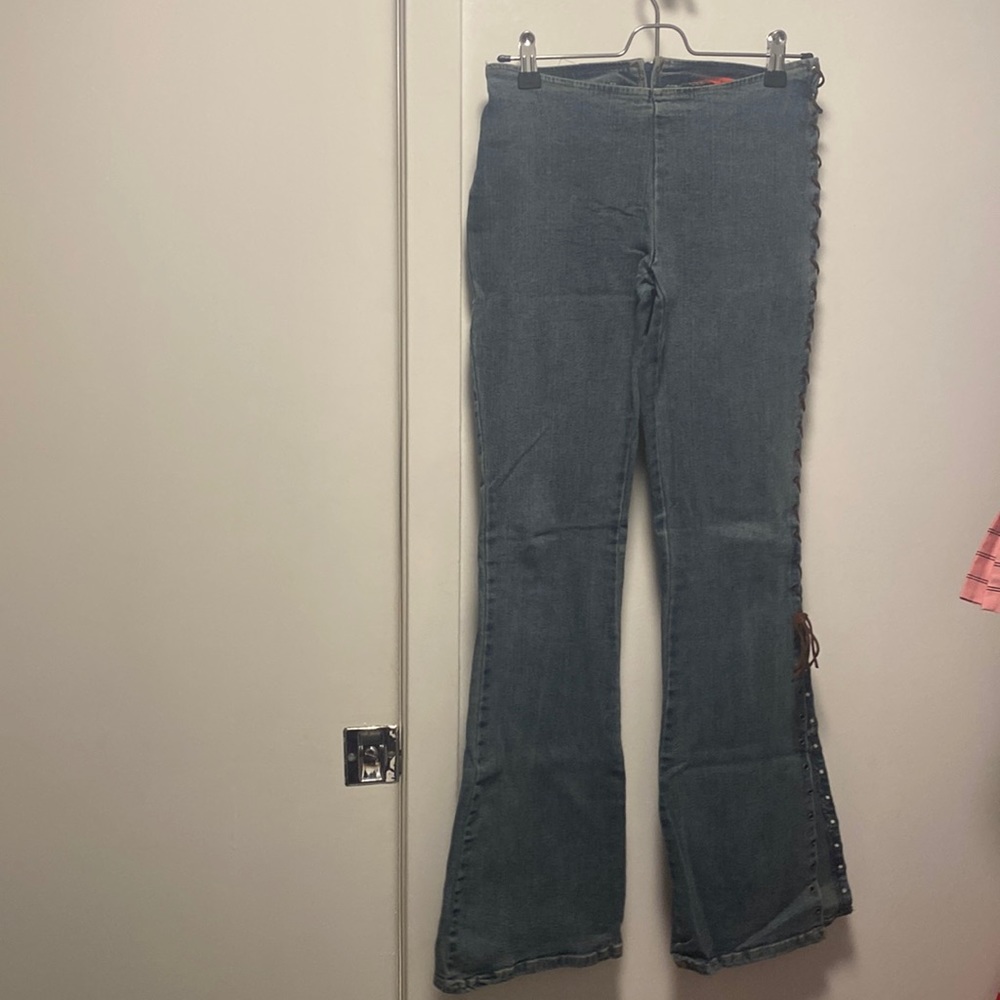 classy vintage jeans with a brown lace moment on the side.